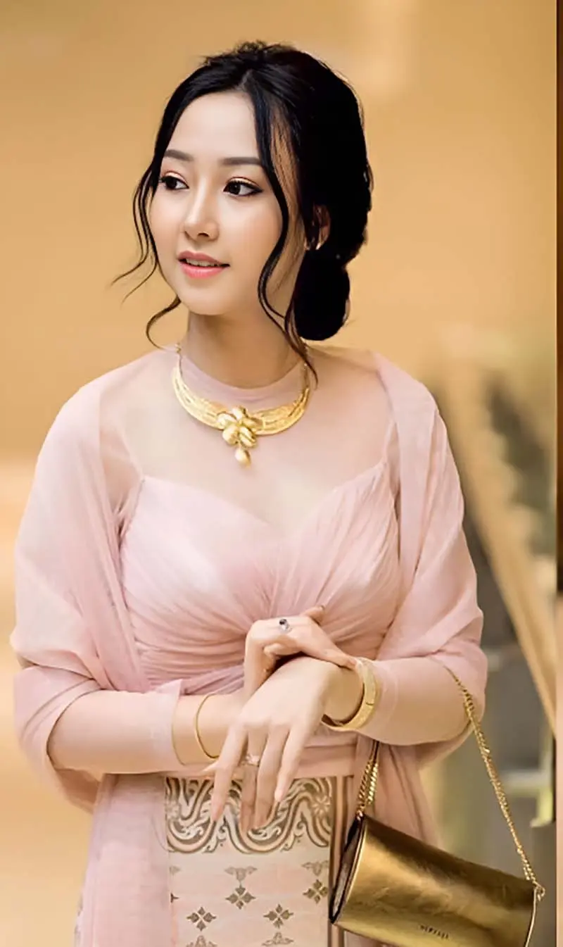 Phuu Myat, a fashion model, recommended LiLi Golds Gems & Diamonds Shop.