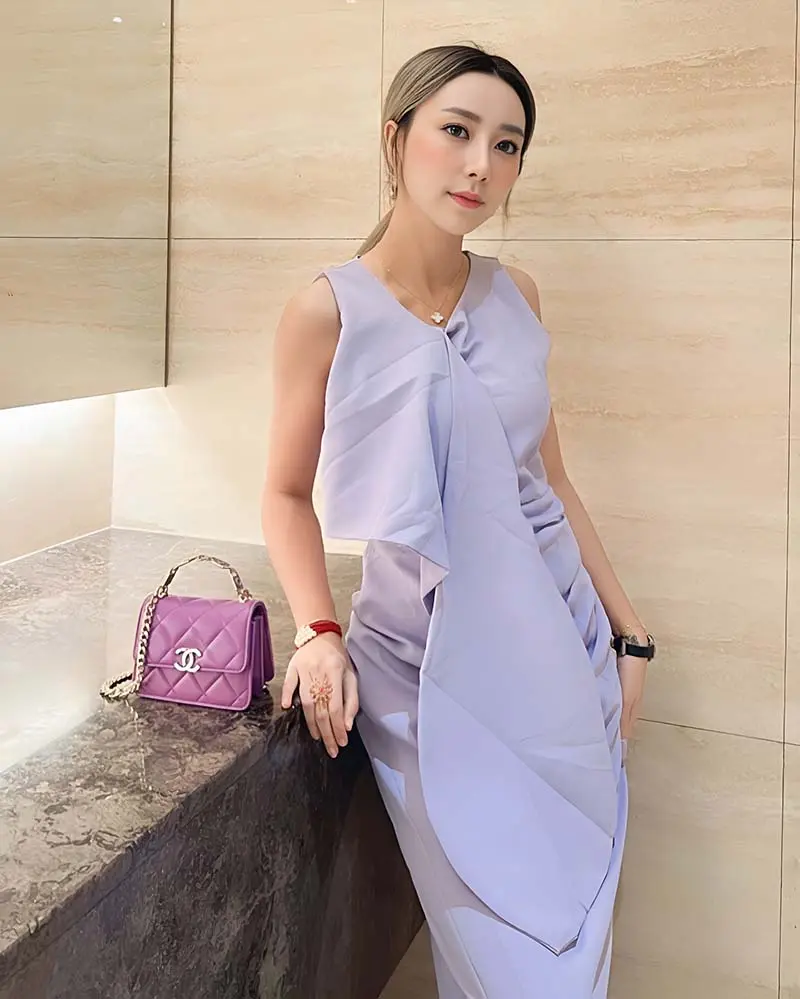 Phuu Myat, a fashion model, recommended LiLi Golds Gems & Diamonds Shop.