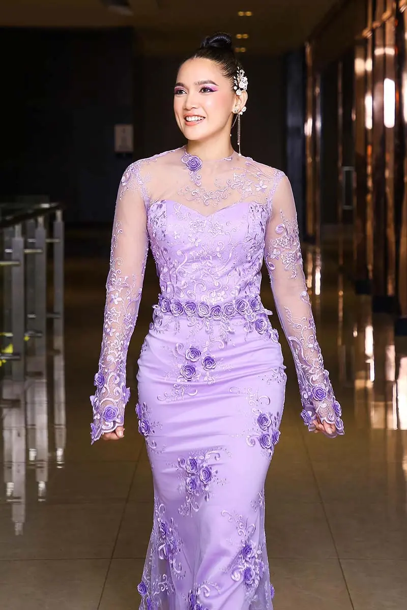 The actress Aye Myat Thu has shared a lot of beautiful images with her supporters.