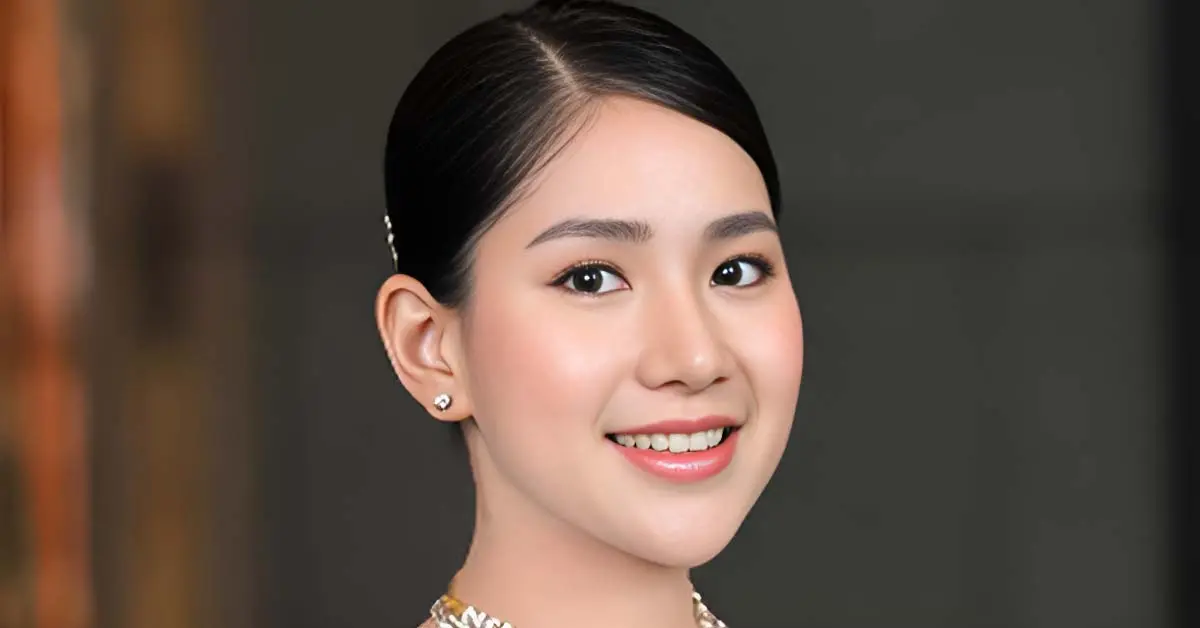 Actress Poe Kyar Phyu Khin's mother talks about her daughter's new diamond and jewelry shop.