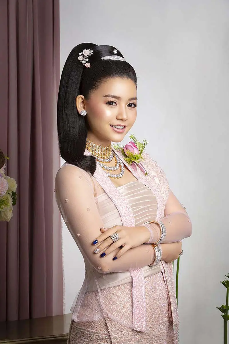 The audience was updated about the event by the actress Khin Wint War.